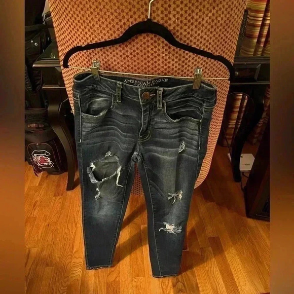 WOMENS Size 6 Short American Eagle Jeggings with holes - Picture 1 of 4